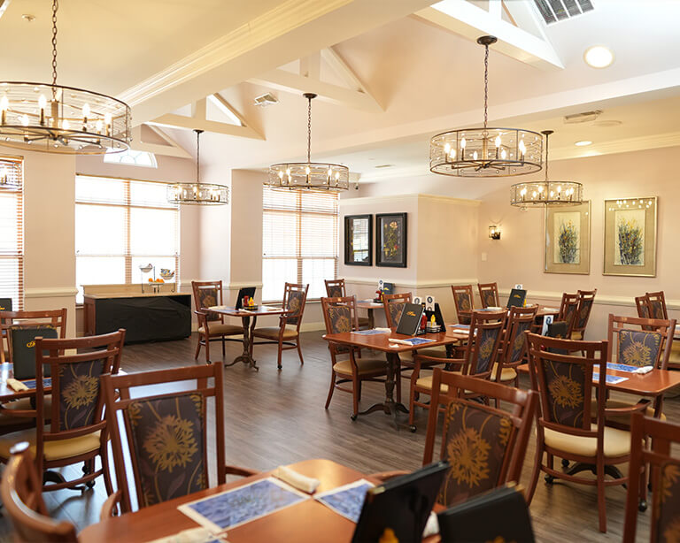 chesterwood senior living community dining room